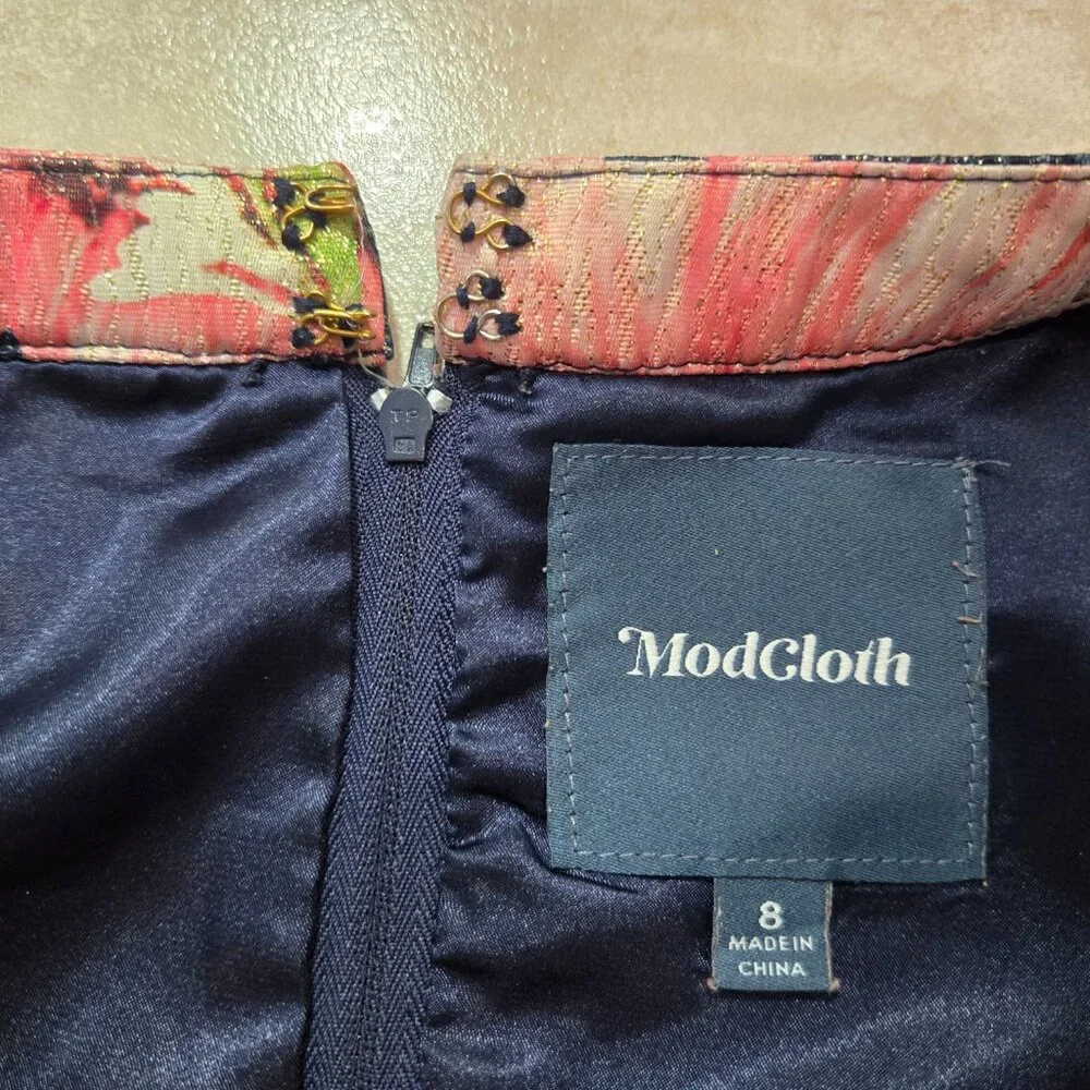 ModCloth Personal Boldness V Neck Floral Fit and Flare Dress Size 8 - Picture 3 of 4